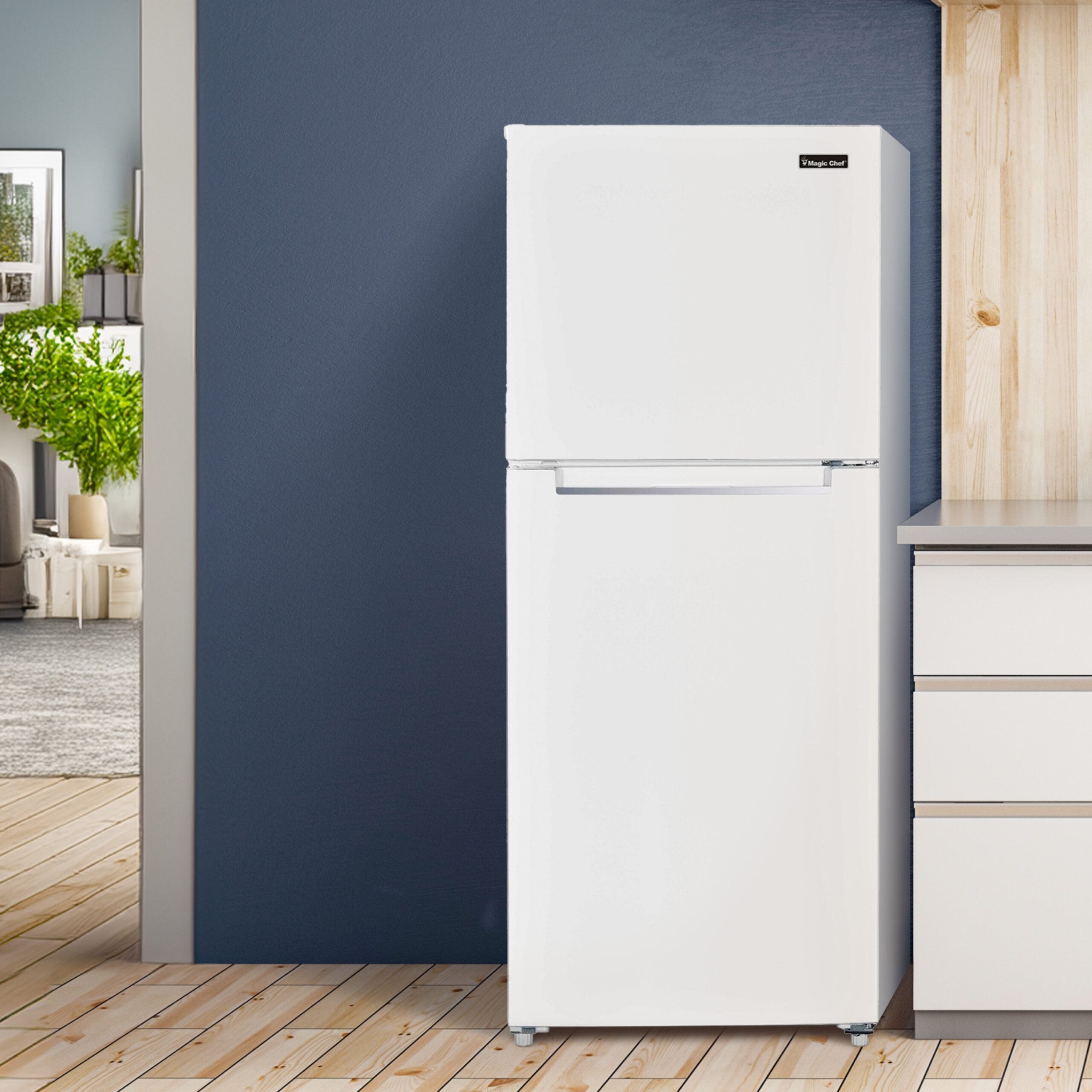 Magic Chef 10.1 Cu Ft Top Freezer Refrigerator in White | Energy Star Qualified | 5 Year Warranty On Compressor | Adjustable Shelves  | Gallon Door Storage | In-Door Can Holder image 10